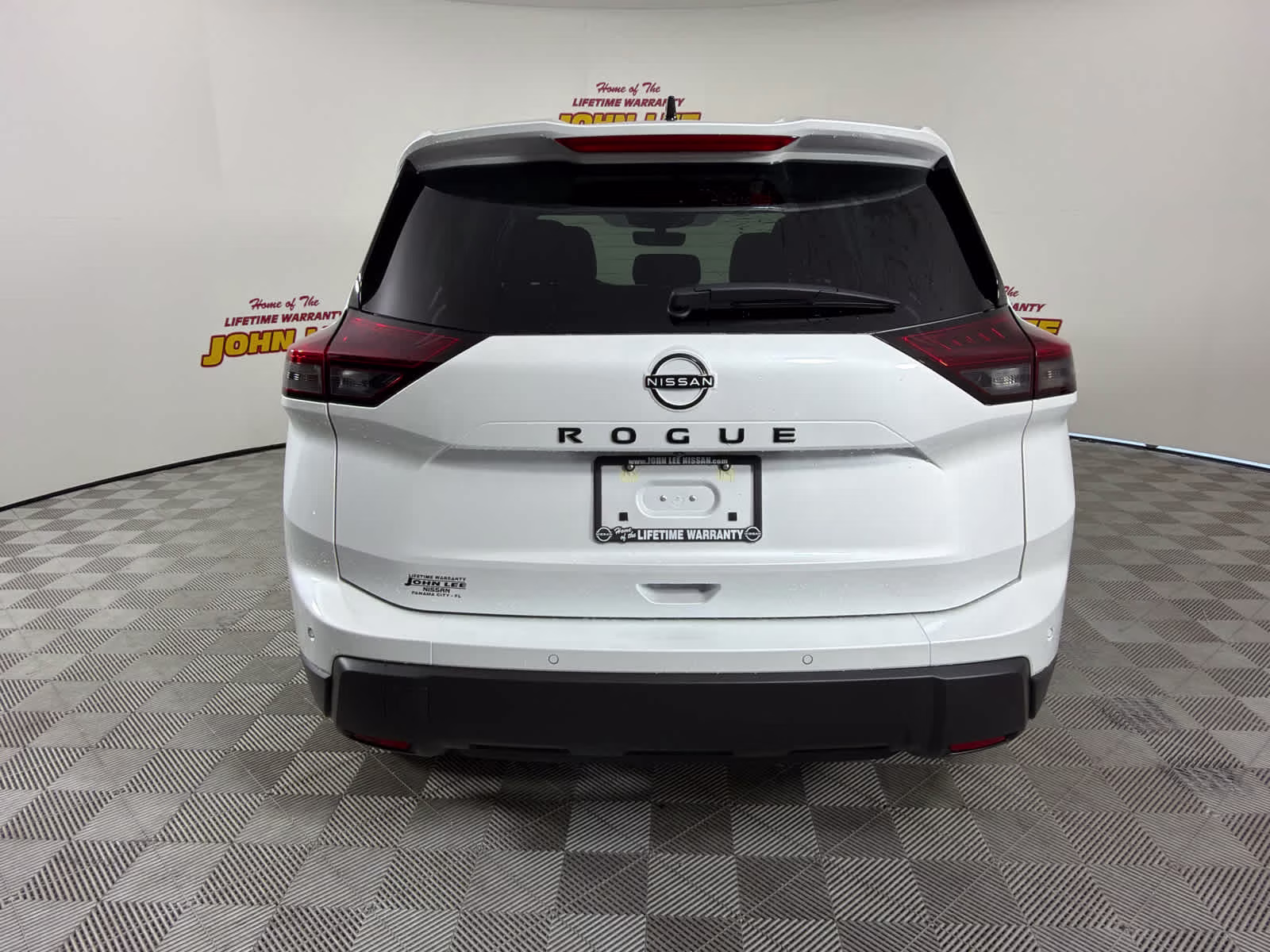 2026 Everest White Pearl Tricoat Nissan Rogue Dark Armor FWD SUV