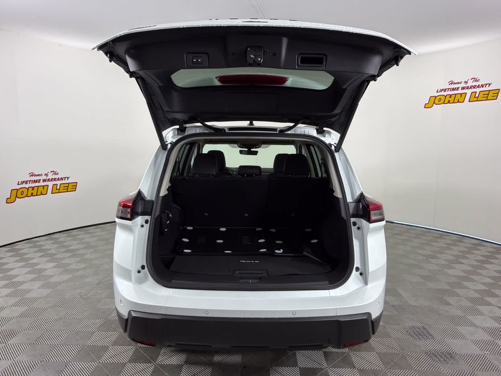 2026 Everest White Pearl Tricoat Nissan Rogue Dark Armor FWD SUV
