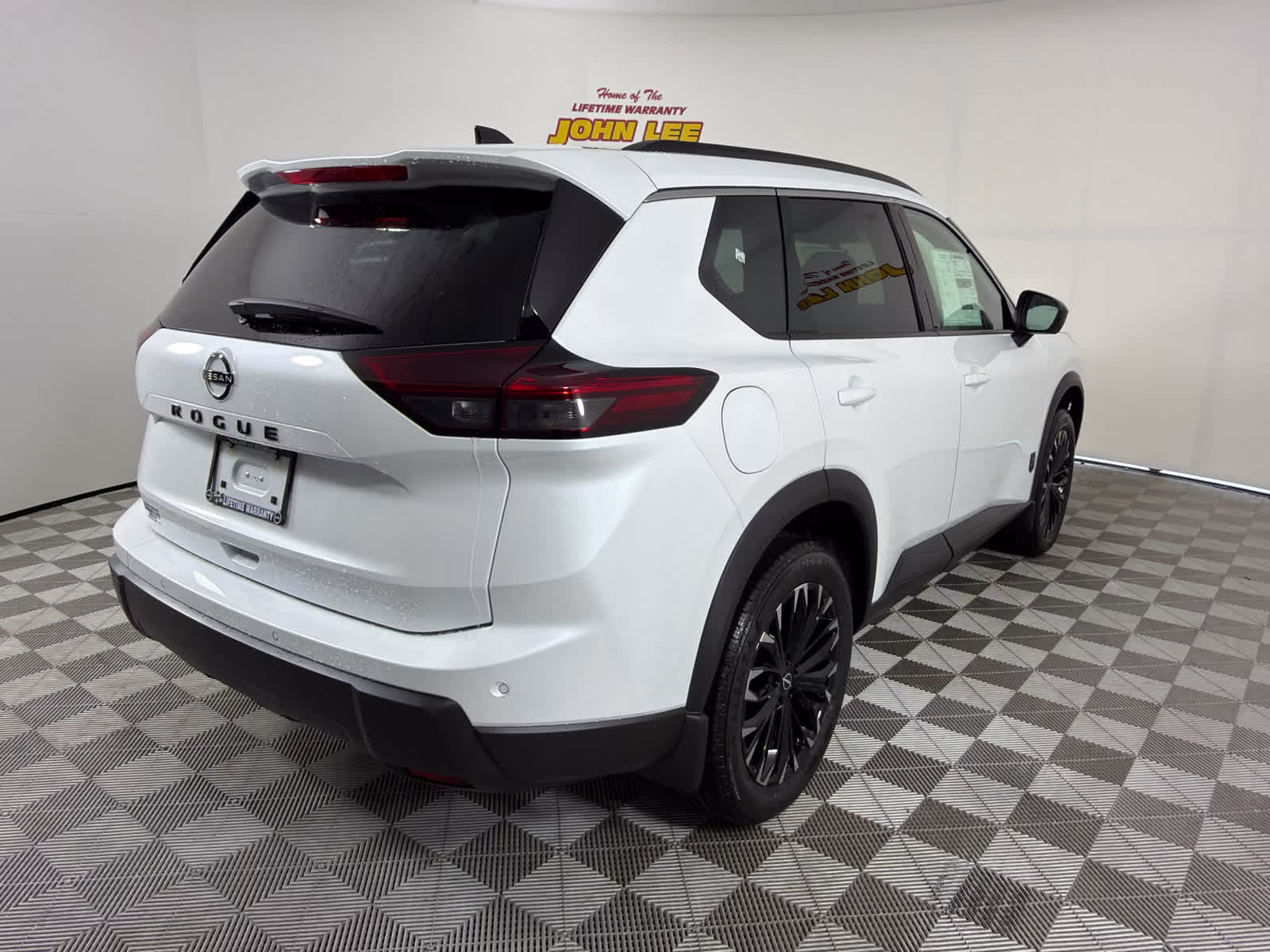 2026 Everest White Pearl Tricoat Nissan Rogue Dark Armor FWD SUV