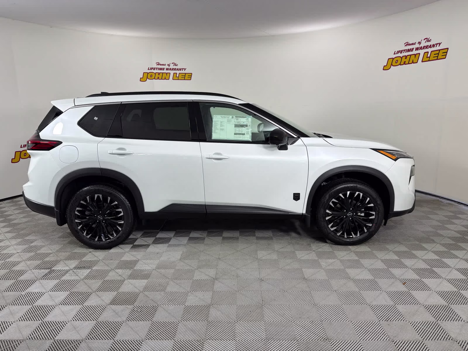 2026 Everest White Pearl Tricoat Nissan Rogue Dark Armor FWD SUV