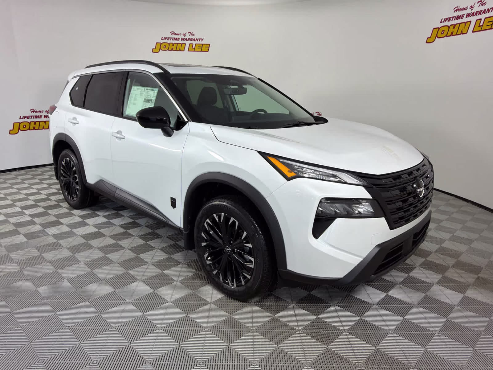 2026 Everest White Pearl Tricoat Nissan Rogue Dark Armor FWD SUV