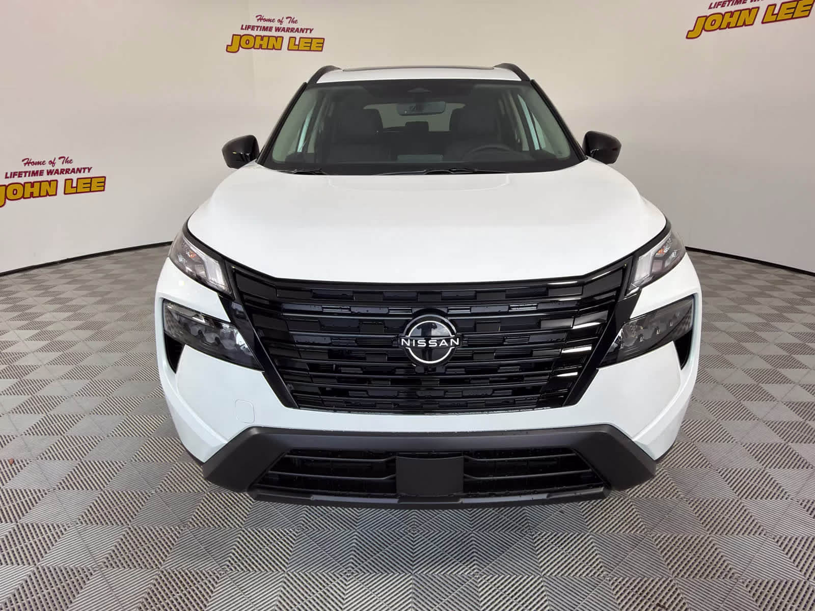2026 Everest White Pearl Tricoat Nissan Rogue Dark Armor FWD SUV