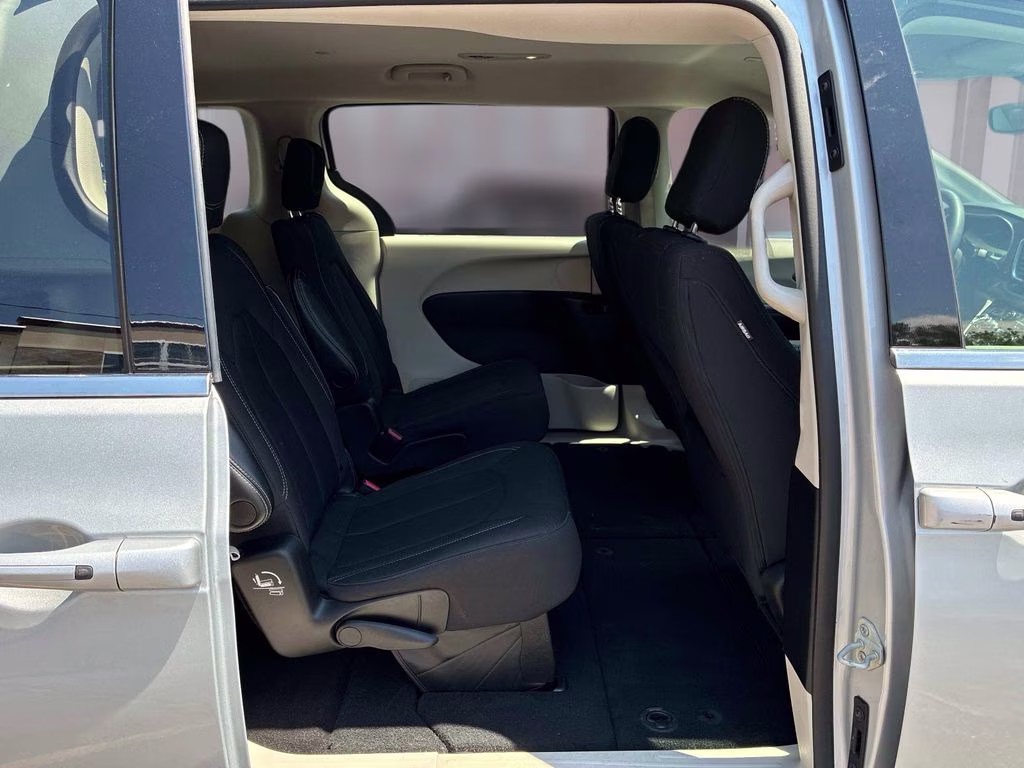 2023 Silver Mist Clearcoat Chrysler Voyager LX FWD Van