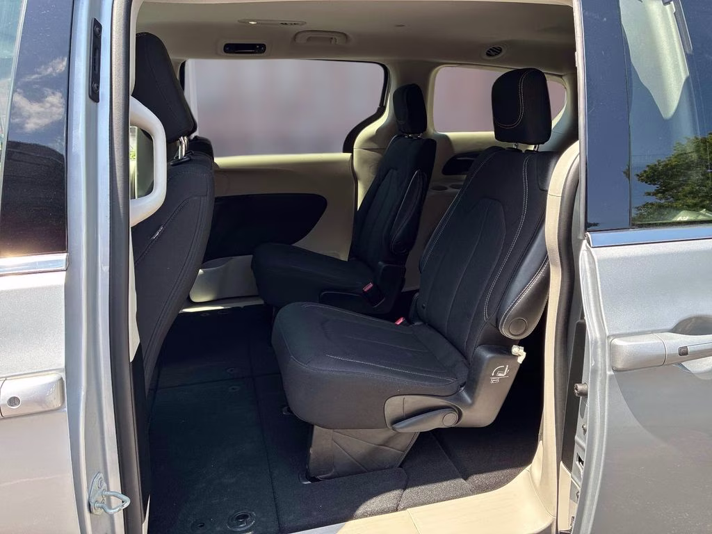 2023 Silver Mist Clearcoat Chrysler Voyager LX FWD Van