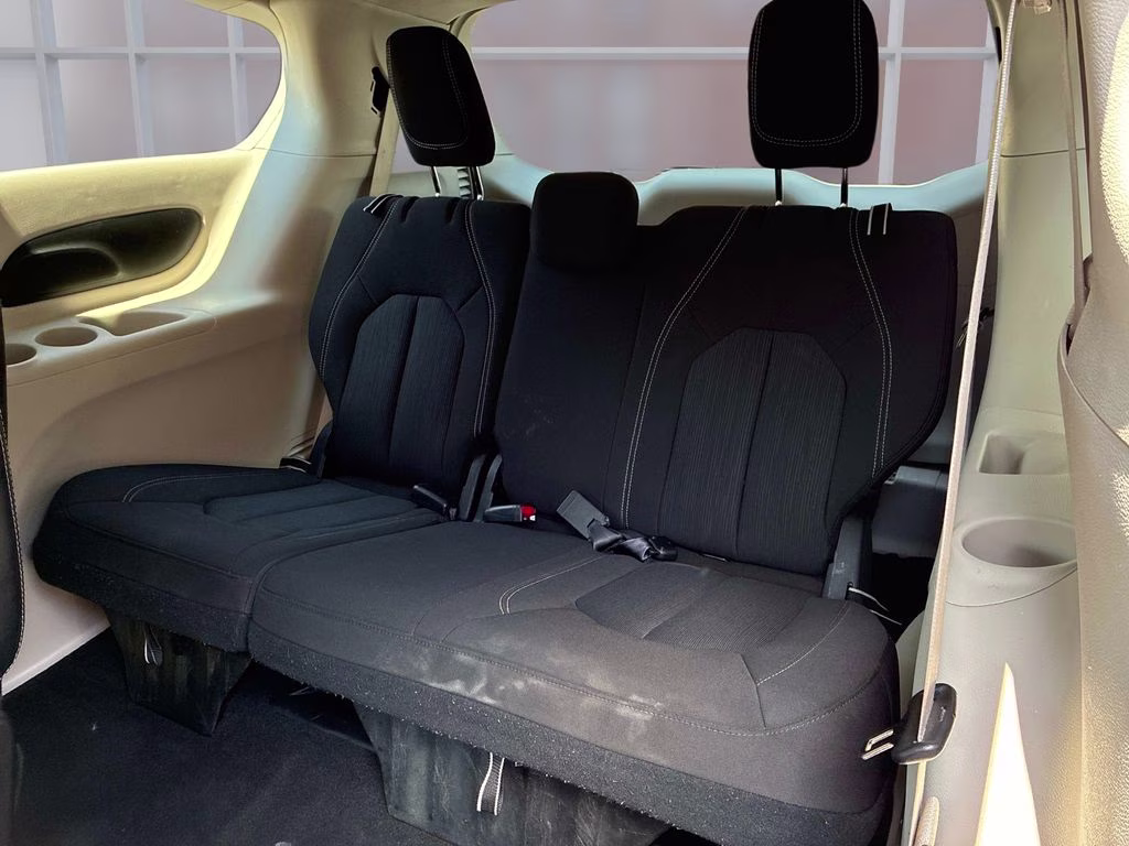 2023 Silver Mist Clearcoat Chrysler Voyager LX FWD Van
