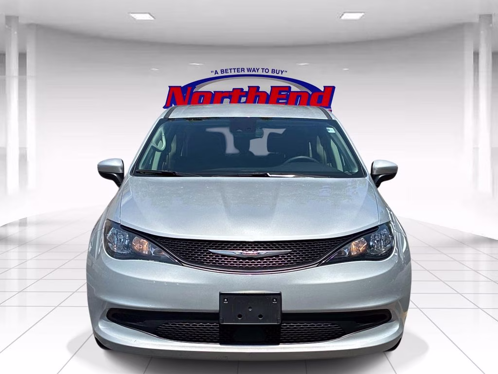 2023 Silver Mist Clearcoat Chrysler Voyager LX FWD Van