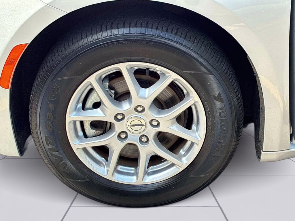 2023 Silver Mist Clearcoat Chrysler Voyager LX FWD Van