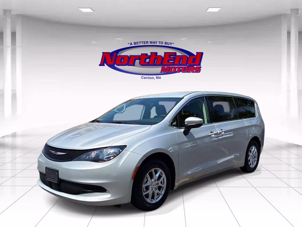 2023 Silver Mist Clearcoat Chrysler Voyager LX FWD Van