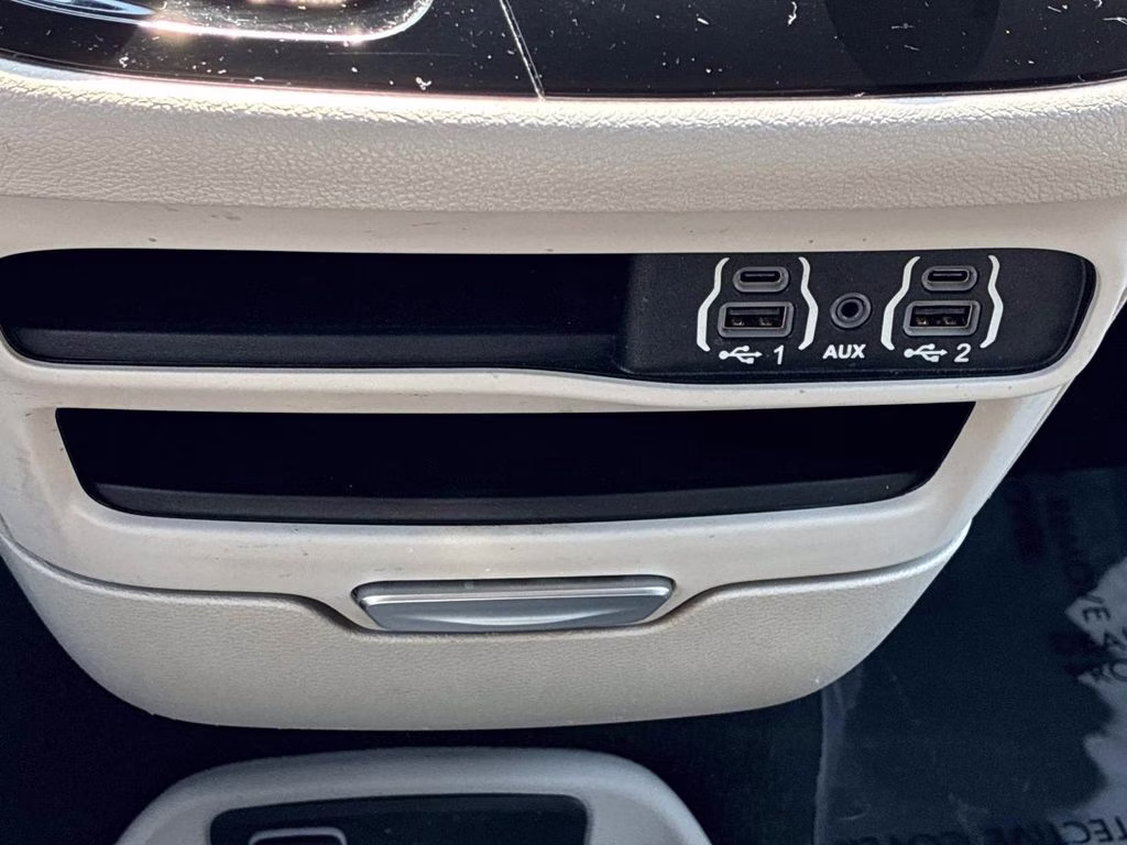 2023 Silver Mist Clearcoat Chrysler Voyager LX FWD Van
