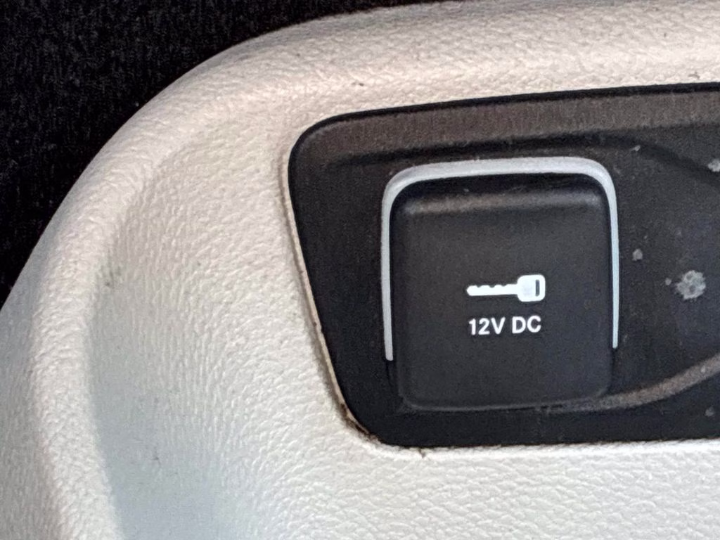 2023 Silver Mist Clearcoat Chrysler Voyager LX FWD Van