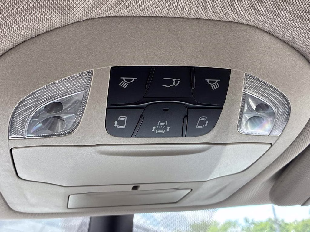 2023 Silver Mist Clearcoat Chrysler Voyager LX FWD Van