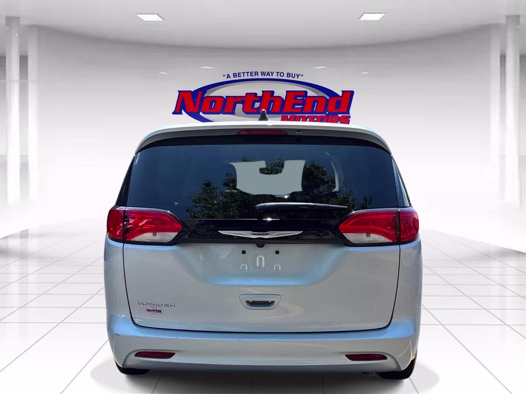 2023 Silver Mist Clearcoat Chrysler Voyager LX FWD Van