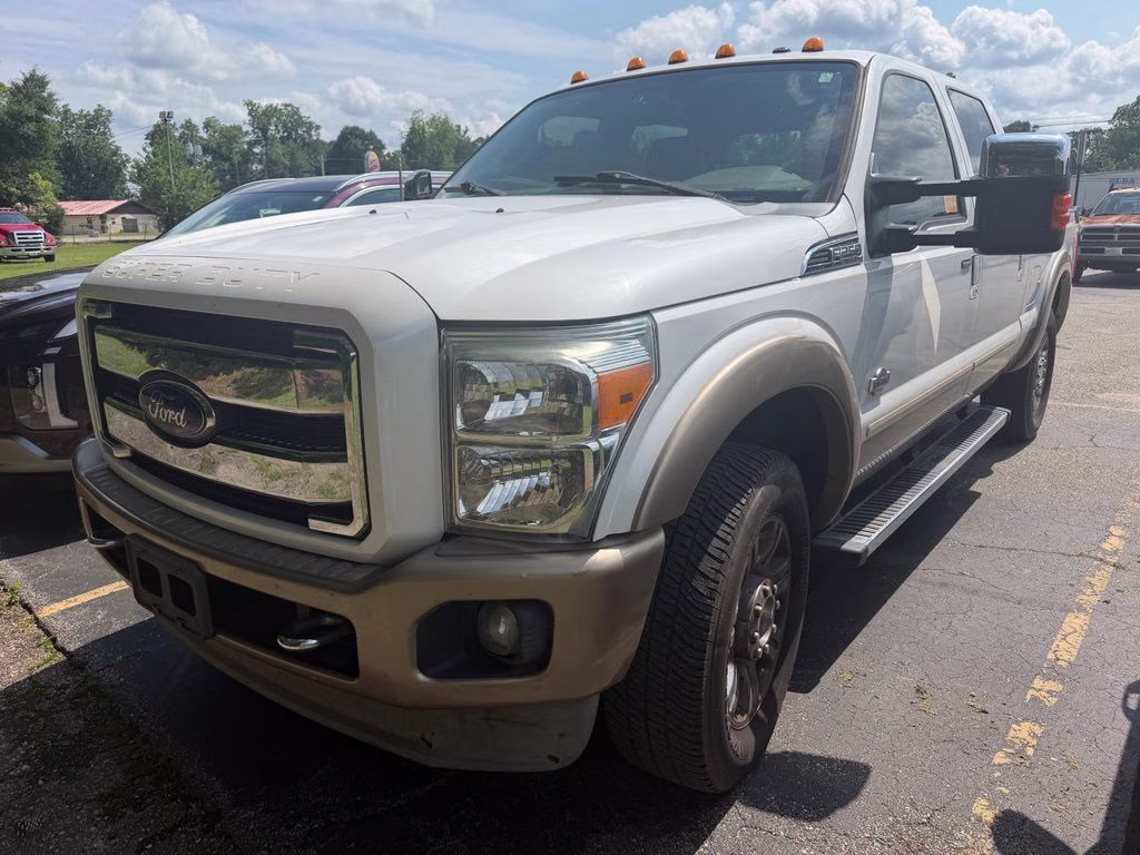 2014 White Platinum Clearcoat Metallic Ford Super Duty F-250 SRW King Ranch 4X4 Truck