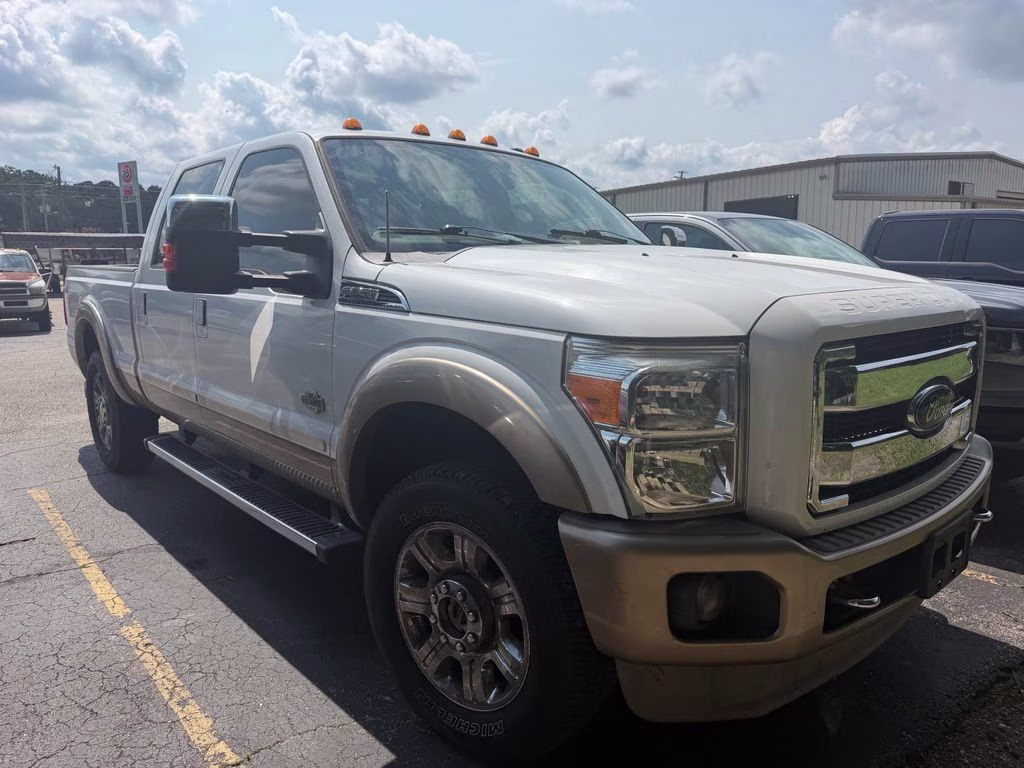 2014 White Platinum Clearcoat Metallic Ford Super Duty F-250 SRW King Ranch 4X4 Truck