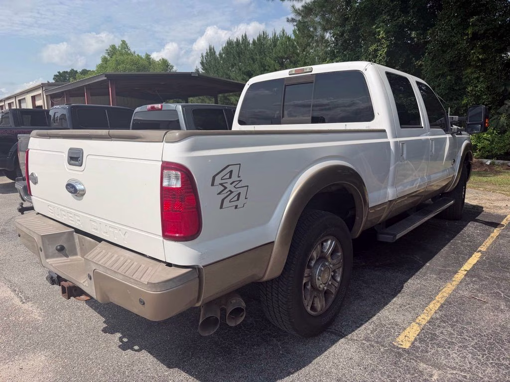 2014 White Platinum Clearcoat Metallic Ford Super Duty F-250 SRW King Ranch 4X4 Truck