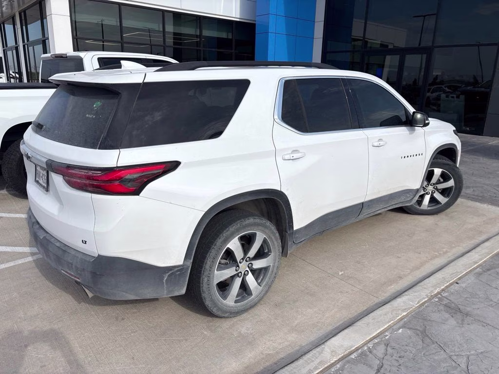 2022 Summit White Chevrolet Traverse LT Leather FWD SUV