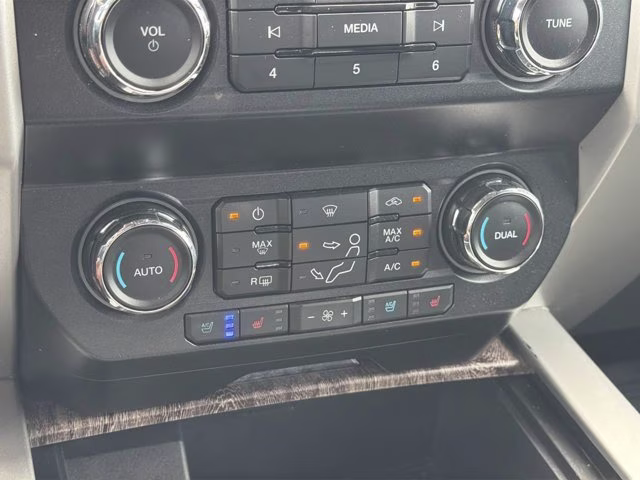 2019 Ingot Silver Ford Super Duty F-350 SRW Lariat 4X4 Truck