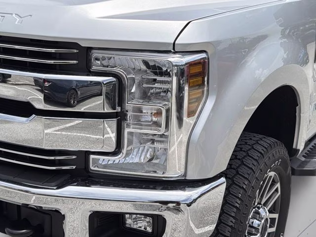 2019 Ingot Silver Ford Super Duty F-350 SRW Lariat 4X4 Truck