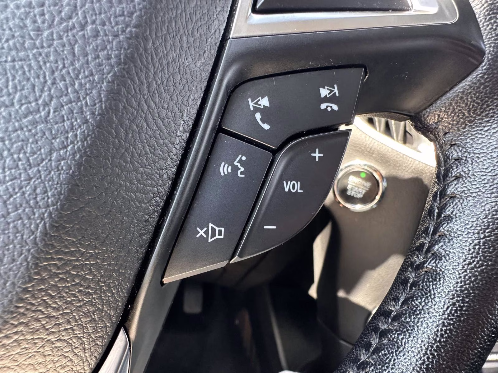 2023 Iconic Silver Metallic Ford Edge SEL AWD AWD SUV