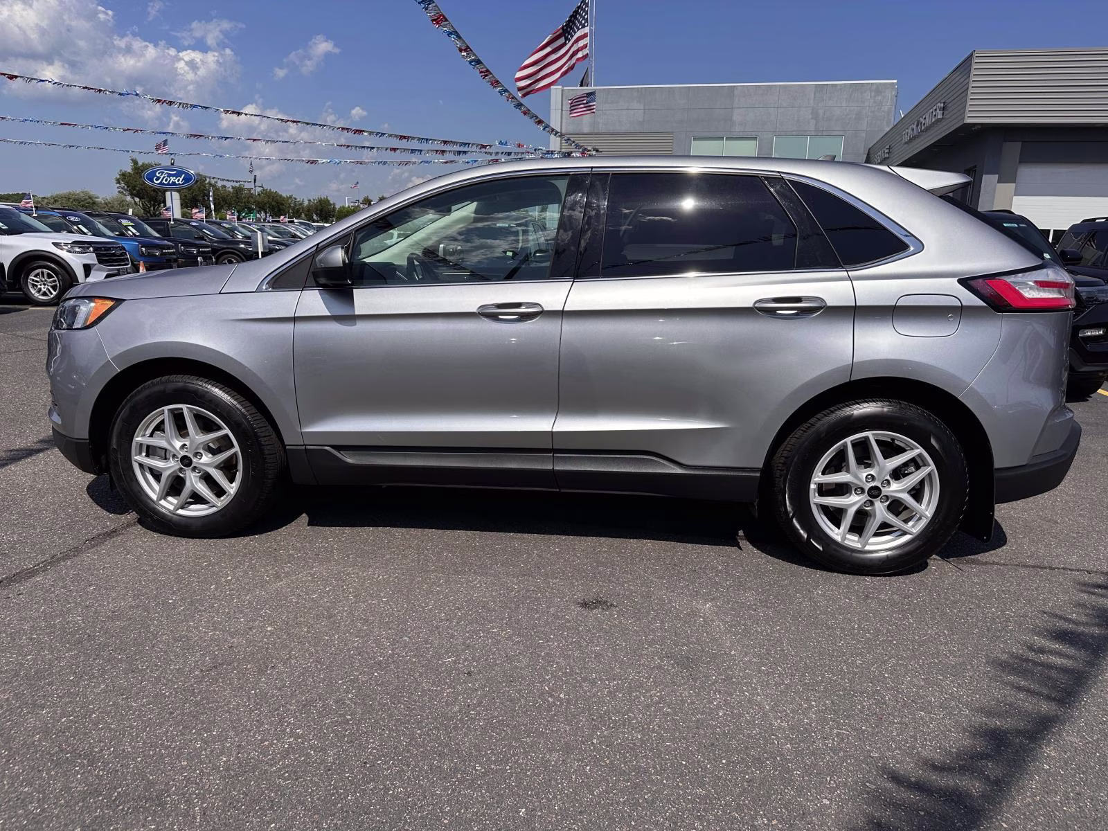 2023 Iconic Silver Metallic Ford Edge SEL AWD AWD SUV
