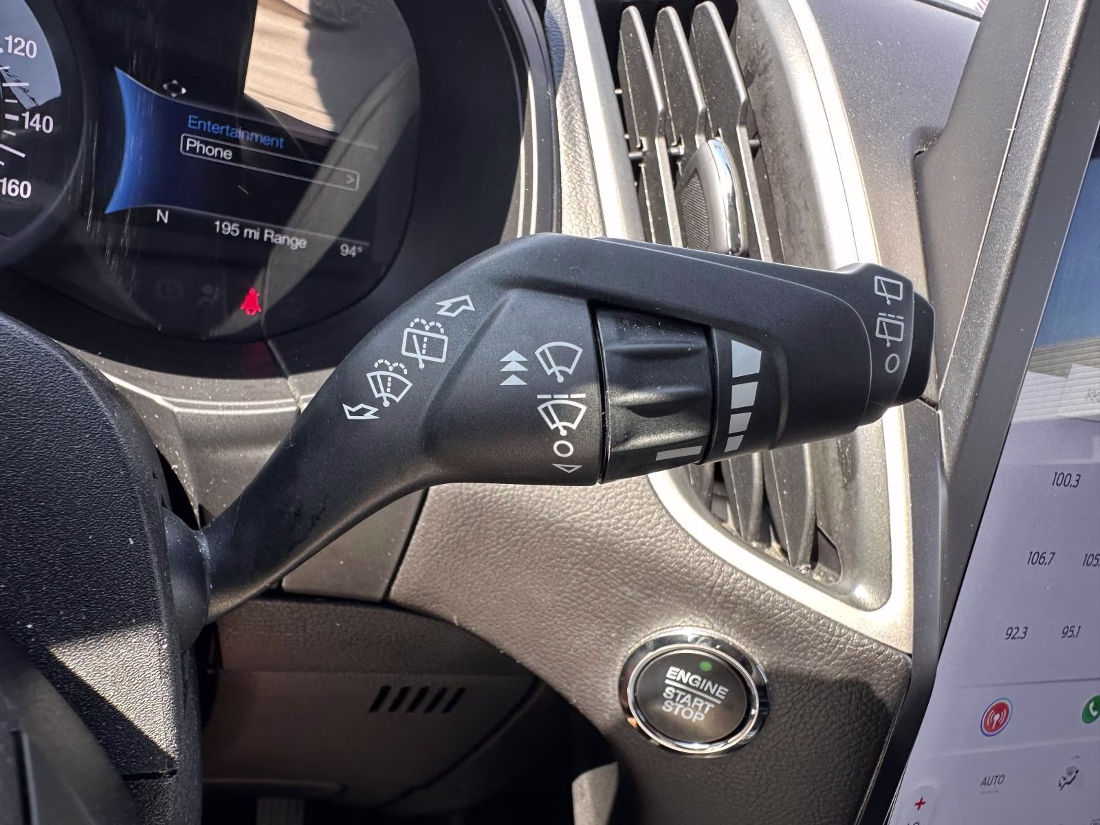2023 Iconic Silver Metallic Ford Edge SEL AWD AWD SUV