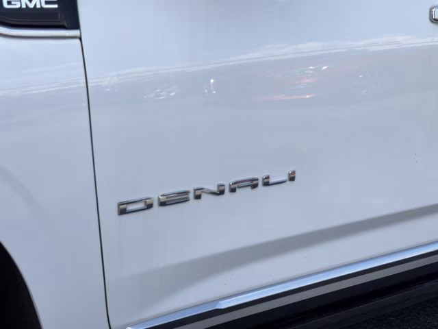 2023 Summit White GMC Yukon XL Denali RWD SUV