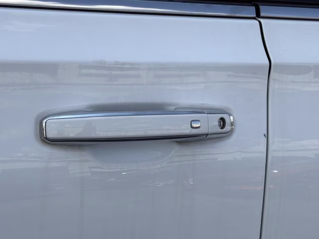 2023 Summit White GMC Yukon XL Denali RWD SUV