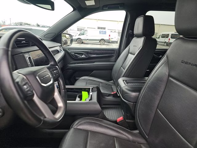 2023 Summit White GMC Yukon XL Denali RWD SUV