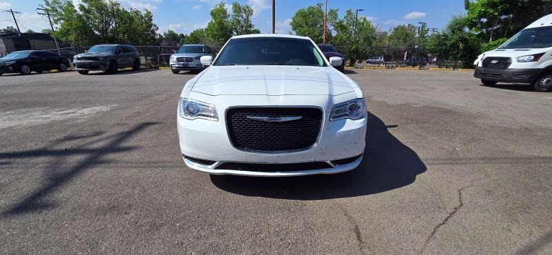 2019 Chrysler 300 300 Touring L Sedan 4D RWD