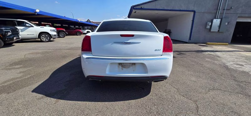 2019 Chrysler 300 300 Touring L Sedan 4D RWD