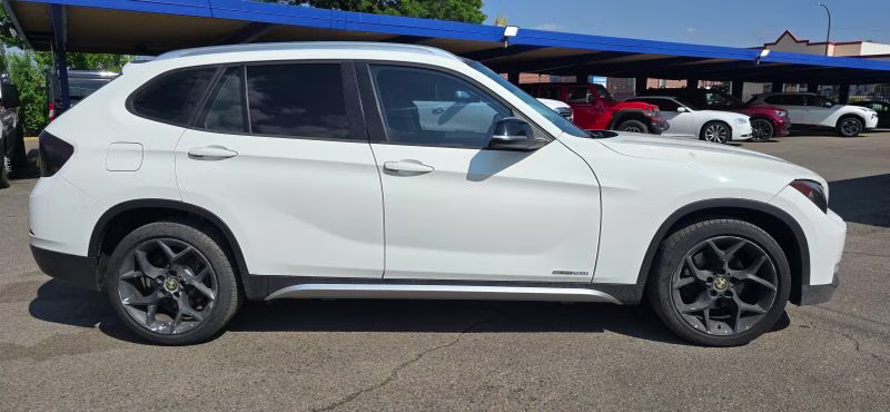 2014 White BMW X1 sDrive28i Sport Utility 4D RWD