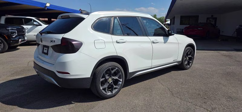 2014 White BMW X1 sDrive28i Sport Utility 4D RWD