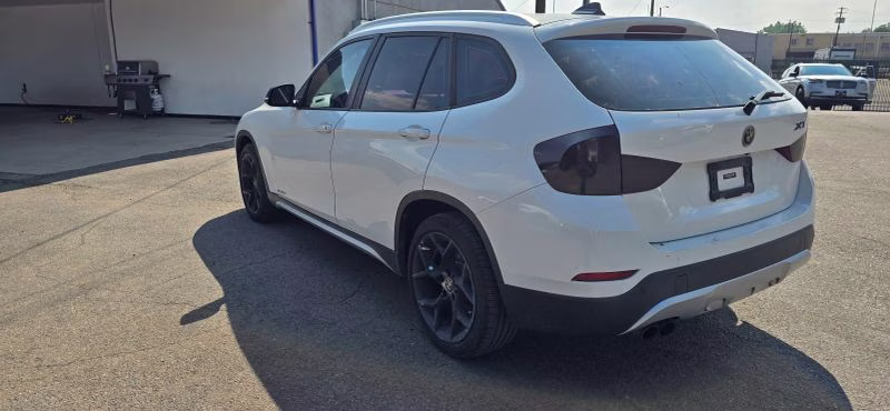 2014 White BMW X1 sDrive28i Sport Utility 4D RWD