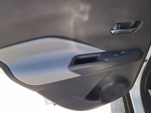 2024 Aspen White/Super Black Nissan Kicks SR FWD SUV