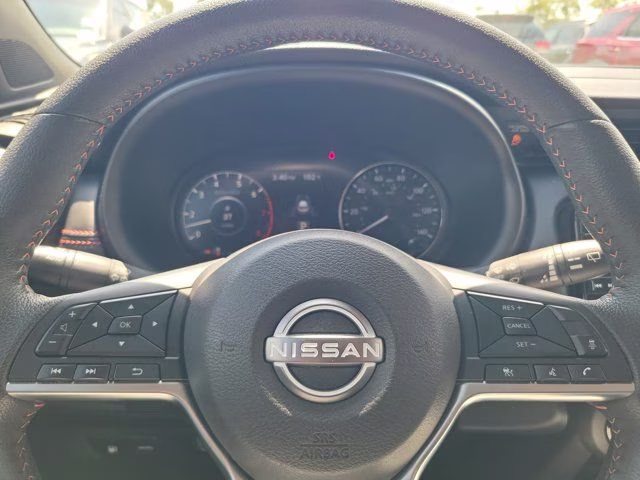 2024 Aspen White/Super Black Nissan Kicks SR FWD SUV