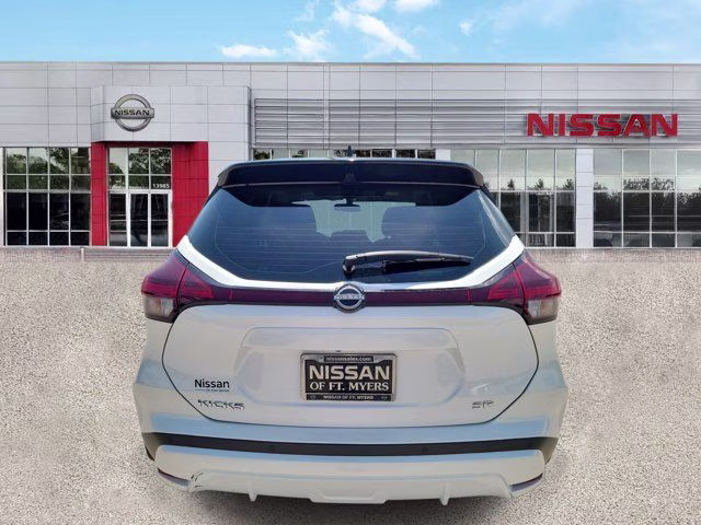 2024 Aspen White/Super Black Nissan Kicks SR FWD SUV
