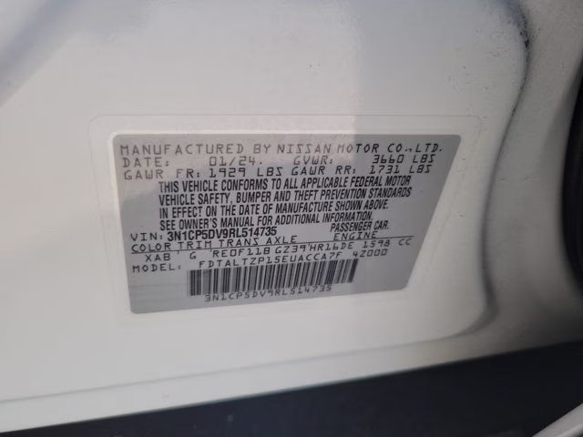2024 Aspen White/Super Black Nissan Kicks SR FWD SUV