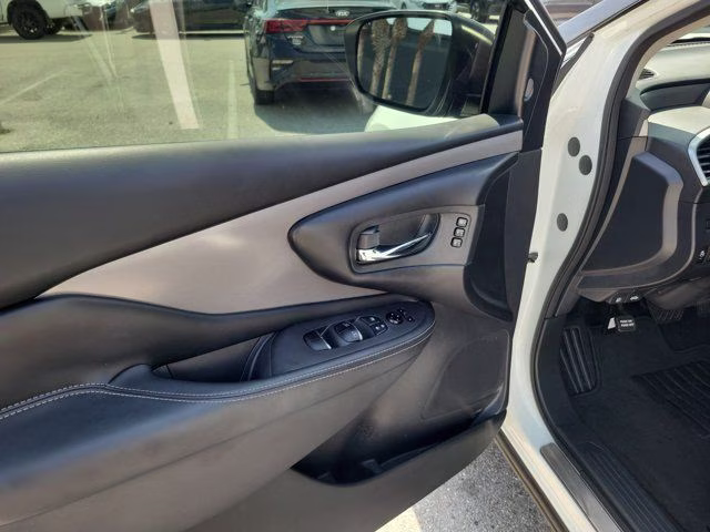 2023 Pearl White Tricoat Nissan Murano SL FWD SUV