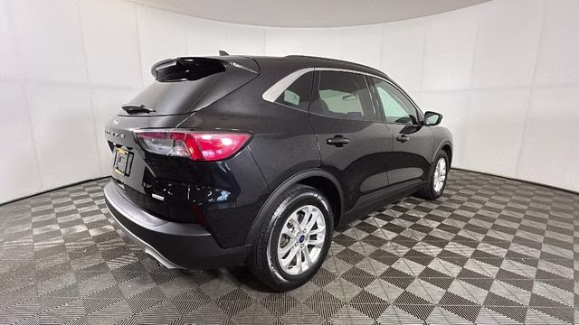 2020 Black Metallic Ford Escape SE FWD SUV