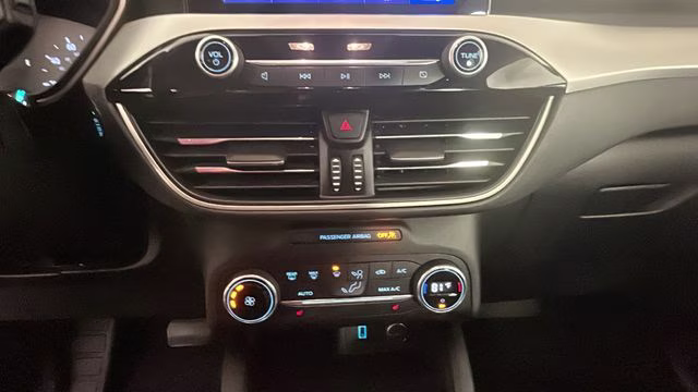 2020 Black Metallic Ford Escape SE FWD SUV