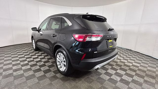 2020 Black Metallic Ford Escape SE FWD SUV