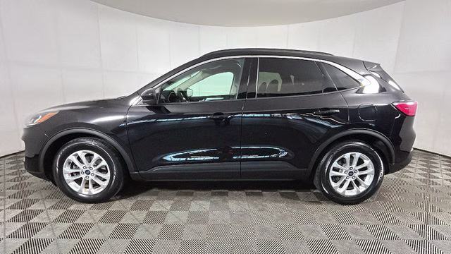 2020 Black Metallic Ford Escape SE FWD SUV