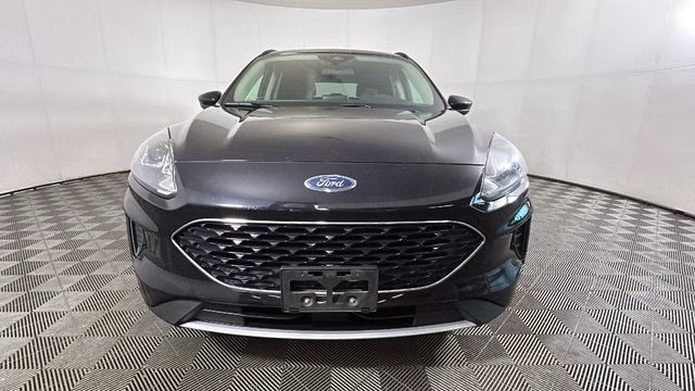 2020 Black Metallic Ford Escape SE FWD SUV