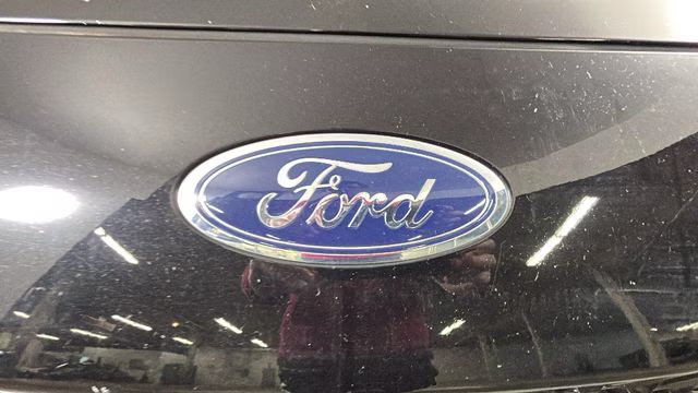 2020 Black Metallic Ford Escape SE FWD SUV