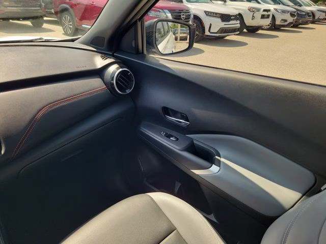 2024 Aspen White/Super Black Nissan Kicks SR FWD SUV