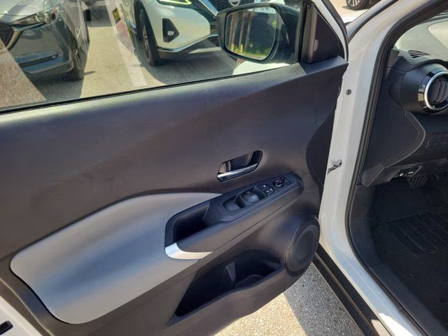 2024 Aspen White/Super Black Nissan Kicks SR FWD SUV