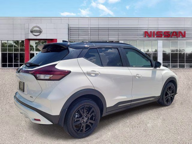 2024 Aspen White/Super Black Nissan Kicks SR FWD SUV