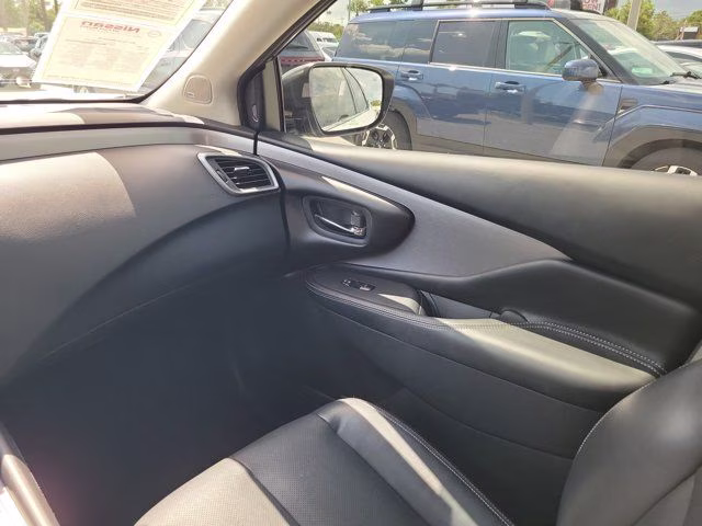 2023 Pearl White Tricoat Nissan Murano SL FWD SUV