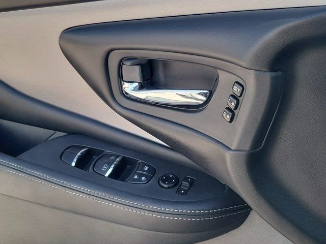 2023 Pearl White Tricoat Nissan Murano SL FWD SUV