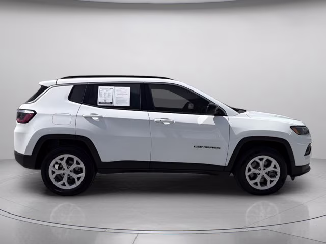 2024 Bright White Clearcoat Jeep Compass Latitude 4X4 SUV